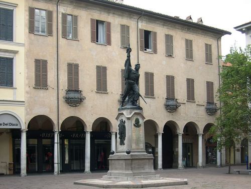 Varese - Piazza Podestà e Garibaldino
